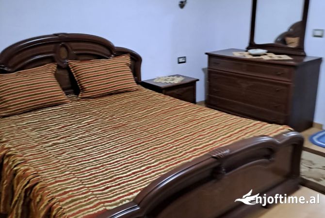 Shtepi me qera Apartament ne Tirane, 2+1, Mobilimi E mobiluar, Pagesa 448  Euro.