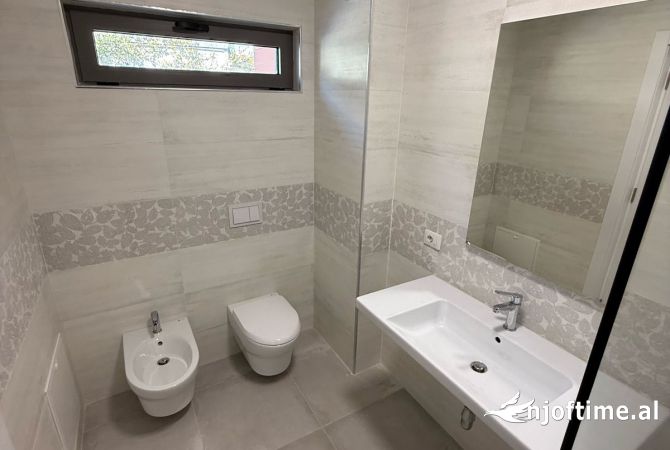 Shtepi me qera 3+1 ne Tirane - 1,998 Euro
