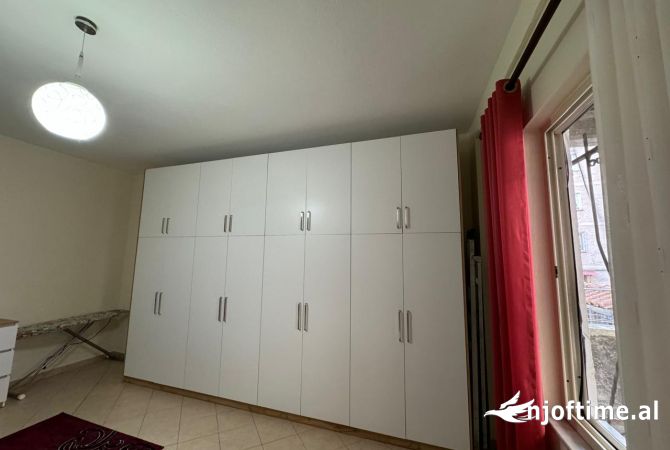 Shtepi me qera Apartament ne Tirane, 1+1, Mobilimi E mobiluar, Pagesa 498  Euro.