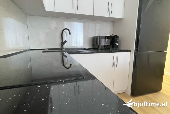 Shtepi me qera Apartament ne Tirane, 1+1, Mobilimi E mobiluar, Pagesa 547  Euro.