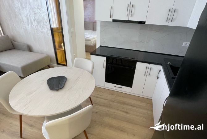 Shtepi me qera Apartament ne Tirane, 1+1, Mobilimi E mobiluar, Pagesa 547  Euro.