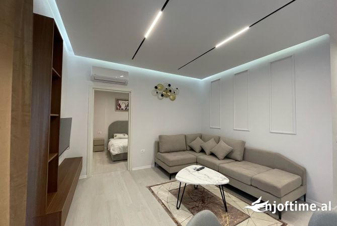 Shtepi me qera Apartament ne Tirane, 1+1, Mobilimi E mobiluar, Pagesa 547  Euro.