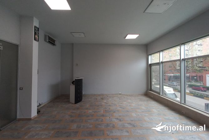 Ambient biznesi me qera 3+1 ne Tirane - 598 Euro