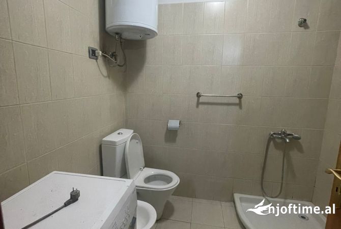 Shtepi me qera Apartament ne Tirane, 2+1, Mobilimi E mobiluar, Pagesa 598  Euro.
