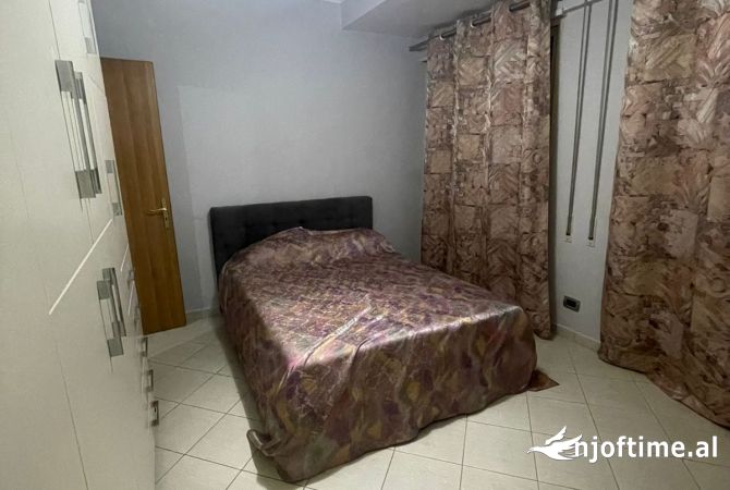Shtepi me qera Apartament ne Tirane, 2+1, Mobilimi E mobiluar, Pagesa 598  Euro.
