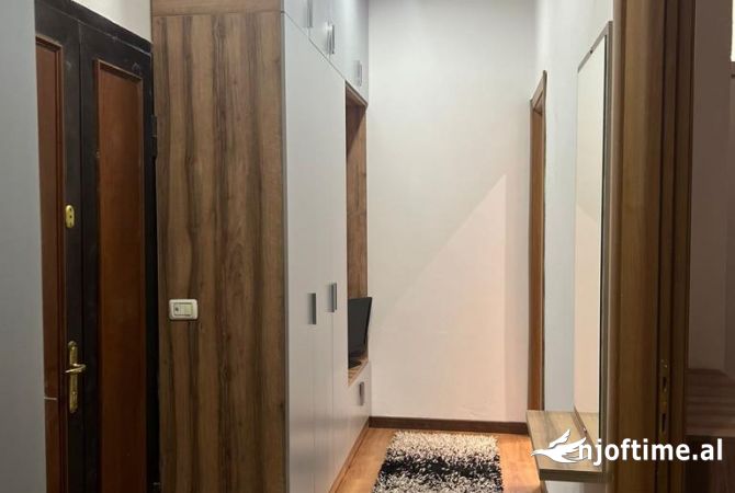 Shtepi me qera Apartament ne Tirane, 1+1, Mobilimi E mobiluar, Pagesa 598  Euro.