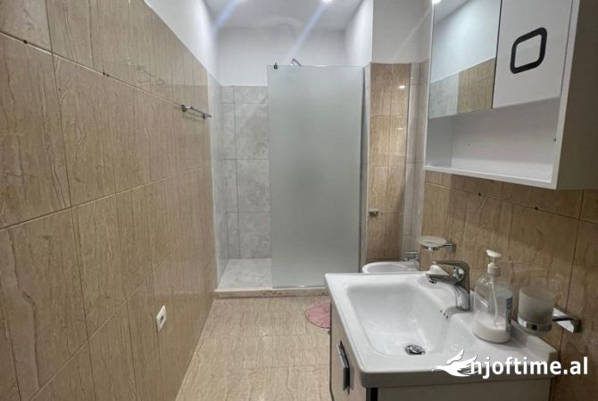 Shtepi me qera Apartament ne Tirane, 1+1, Mobilimi E mobiluar, Pagesa 598  Euro.