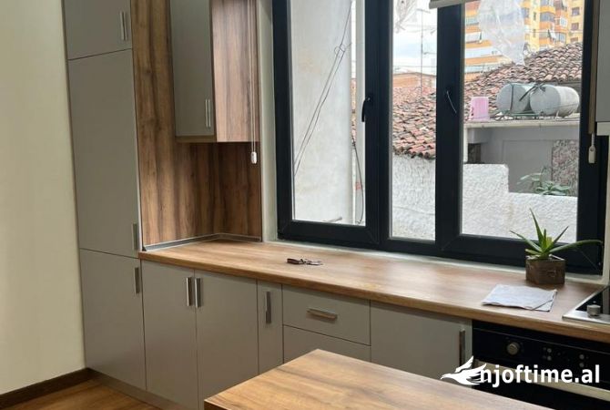 Shtepi me qera Apartament ne Tirane, 1+1, Mobilimi E mobiluar, Pagesa 598  Euro.