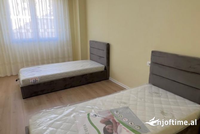 Shtepi me qera Apartament ne Tirane, 1+1, Mobilimi E mobiluar, Pagesa 548  Euro.