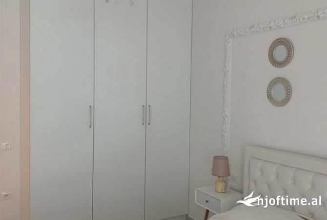 Shtepi me qera Apartament ne Tirane, 1+1, Mobilimi E mobiluar, Pagesa 848  Euro.
