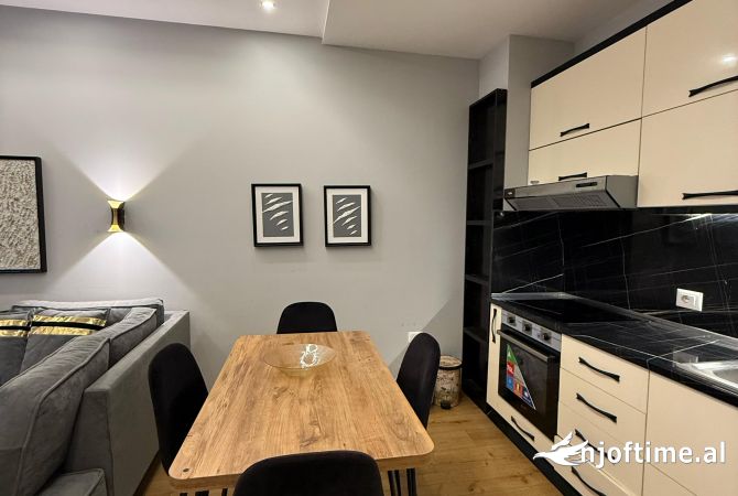 Shtepi me qera Apartament ne Tirane, 1+1, Mobilimi E mobiluar, Pagesa 598  Euro.