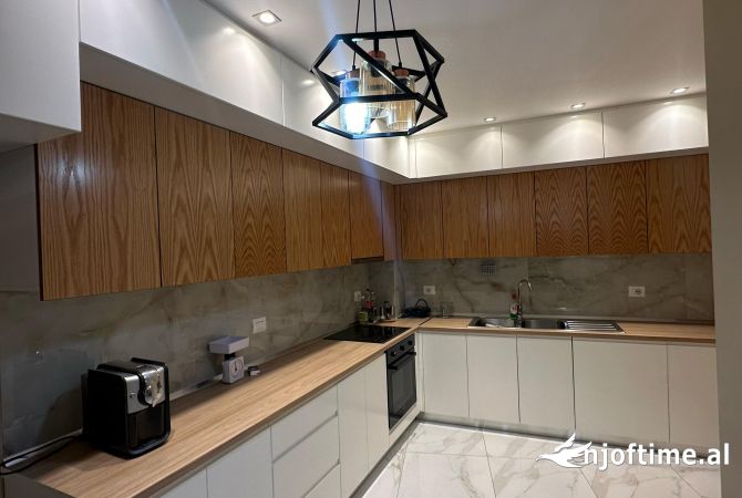 Shtepi me qera 2+1 ne Tirane - 648 Euro