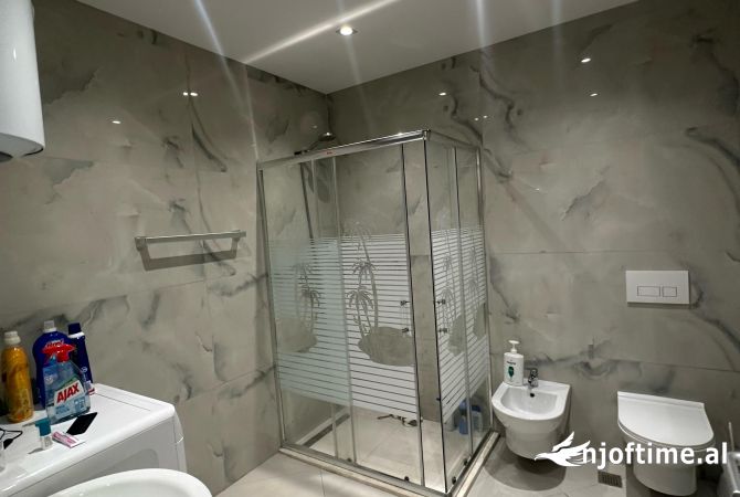 Shtepi me qera Apartament ne Tirane, 2+1, Mobilimi E mobiluar, Pagesa 648  Euro.