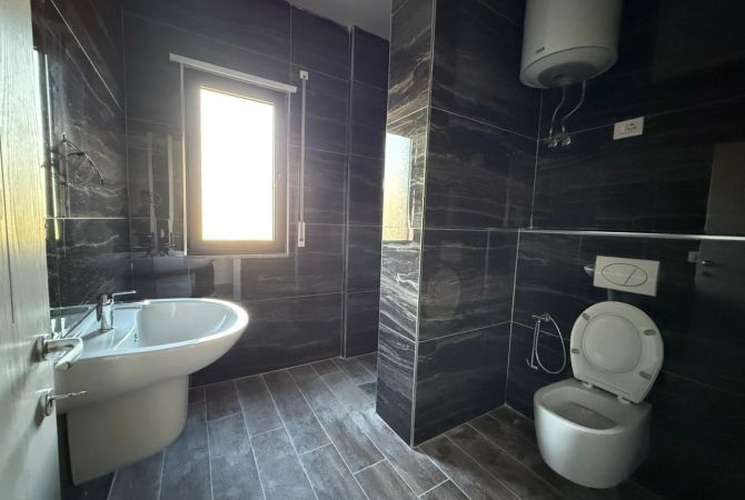 Ambient biznesi me qera 3+1 ne Tirane - 548 Euro