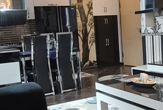 Shtepi me qera Apartament ne Tirane, 3+1, Mobilimi E mobiluar, Pagesa 698  Euro.