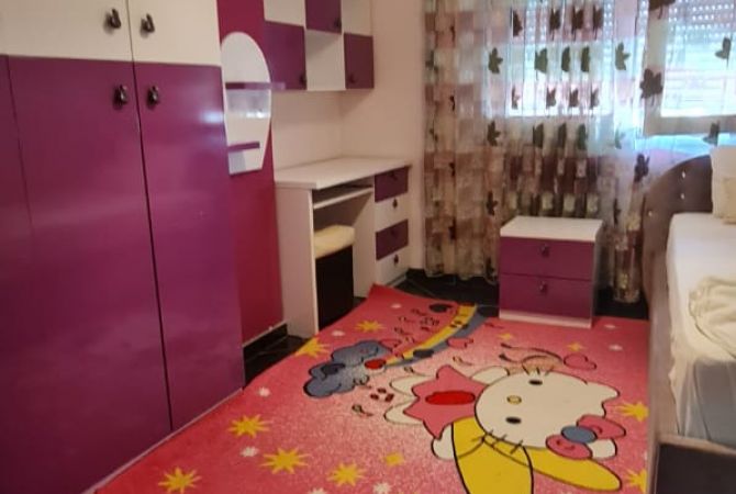 Shtepi me qera Apartament ne Tirane, 3+1, Mobilimi E mobiluar, Pagesa 698  Euro.