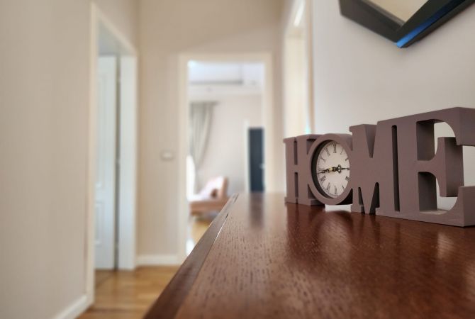 Shtepi ne shitje Apartament ne Tirane, 2+1, Mobilimi E mobiluar, Pagesa 329,997  Euro.