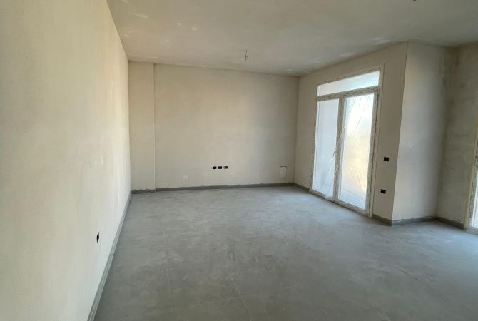 Shtepi ne shitje Apartament ne Tirane, 1+1, Mobilimi Bosh, pa mobiluar, Pagesa 132,250  Euro.