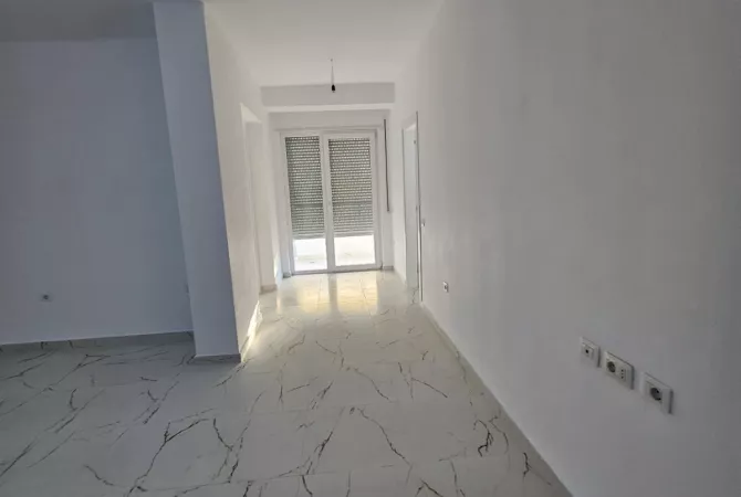 Ambjent biznesi me qera 3+1 ne Tirane - 847 Euro