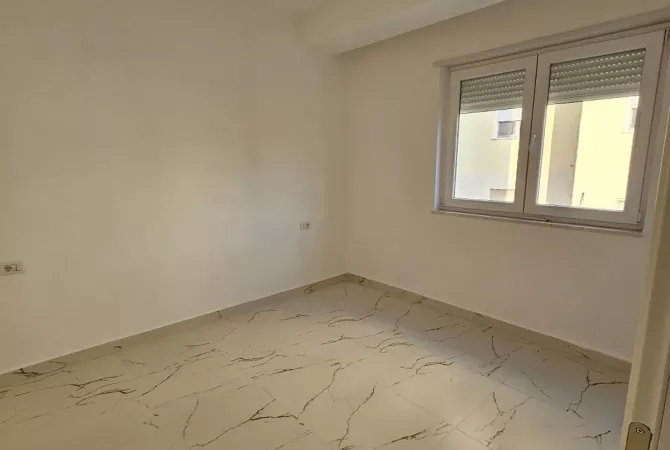 Ambjent biznesi me qera 3+1 ne Tirane - 847 Euro