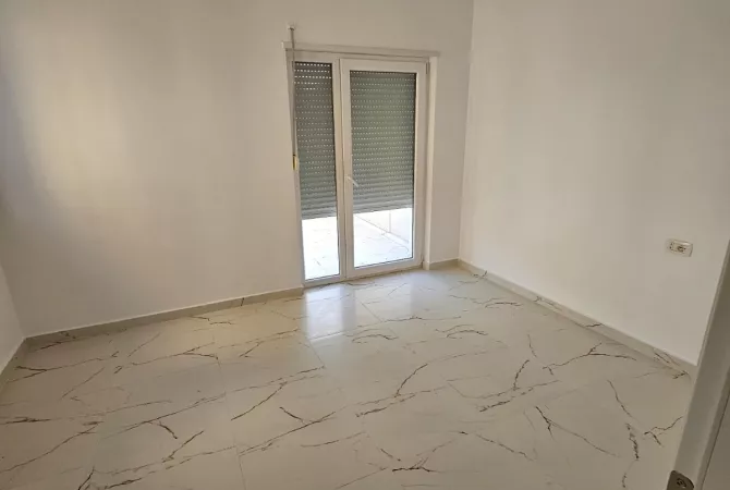 Ambjent biznesi me qera 3+1 ne Tirane - 847 Euro