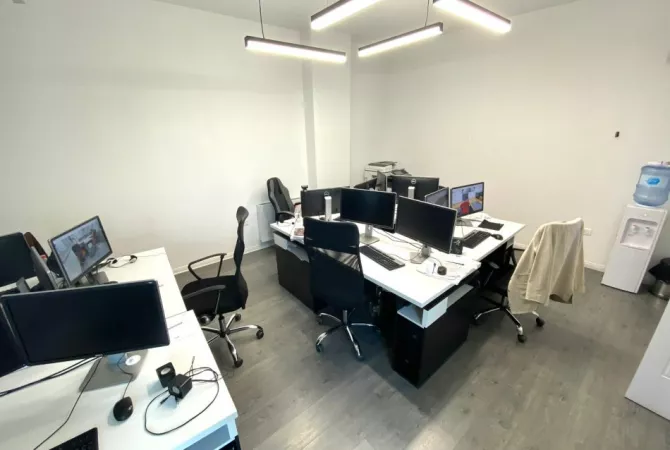 Ambient biznesi me qera 3+1 ne Tirane - 897 Euro