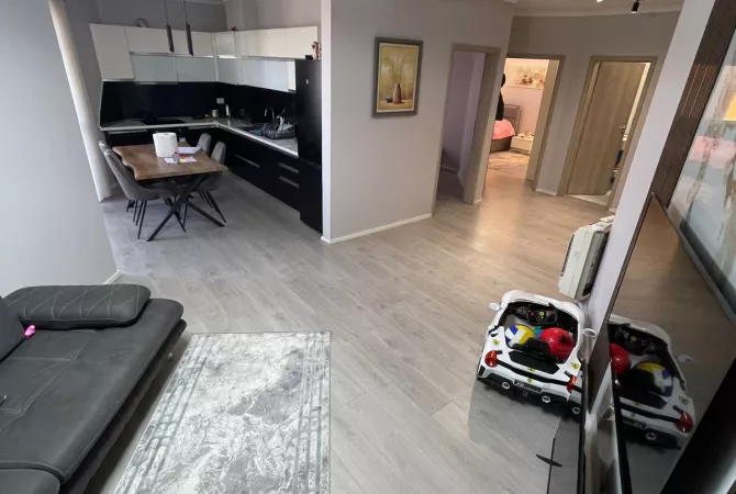 Shtepi ne shitje Apartament ne Tirane, 3+1, Mobilimi E mobiluar, Pagesa 146,400  Euro.