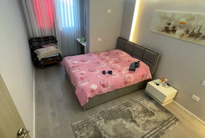 Shtepi ne shitje Apartament ne Tirane, 3+1, Mobilimi E mobiluar, Pagesa 146,400  Euro.