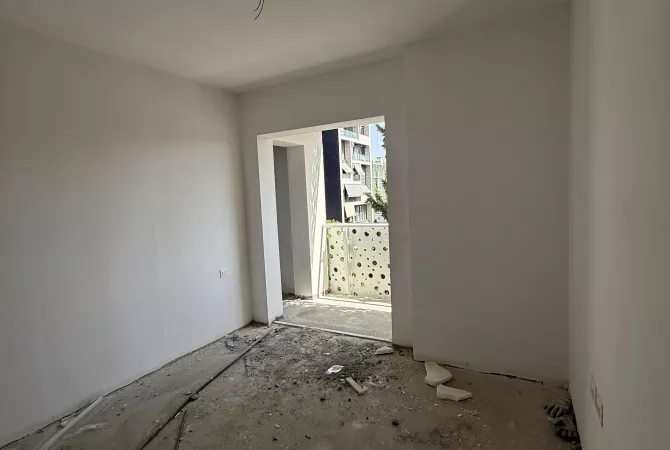 Shtepi ne shitje Apartament ne Tirane, 1+1, Mobilimi Bosh, pa mobiluar, Pagesa 185,000  Euro.