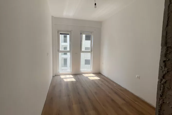Shtepi ne shitje Apartament ne Tirane, 3+1, Mobilimi Bosh, pa mobiluar, Pagesa 133,200  Euro.