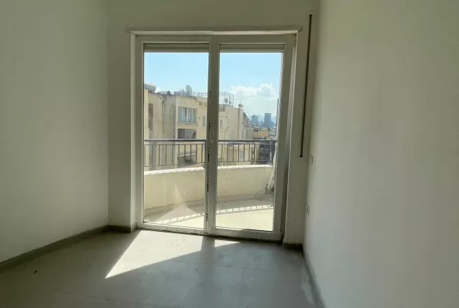 Ambiente Commerciale in Affitto 3+1 a Tirana - 650 Euro