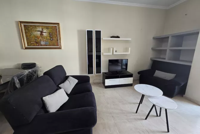 Shtepi me qera Apartament ne Tirane, 2+1, Mobilimi E mobiluar, Pagesa 750  Euro.