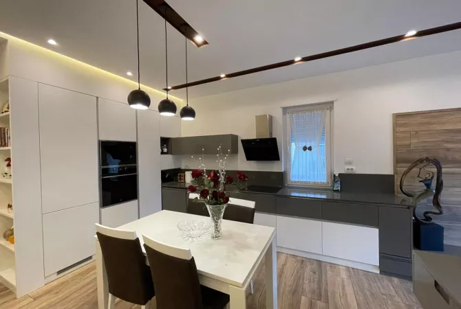 Casa in affitto 3+1 a Tirana - 1,500 Euro