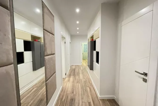 Shtepi me qera Apartament ne Tirane, 3+1, Mobilimi E mobiluar, Pagesa 1,347  Euro.