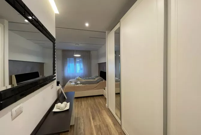 Shtepi me qera Apartament ne Tirane, 3+1, Mobilimi E mobiluar, Pagesa 1,347  Euro.