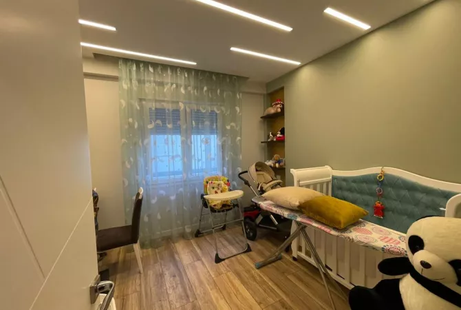 Shtepi me qera Apartament ne Tirane, 3+1, Mobilimi E mobiluar, Pagesa 1,347  Euro.