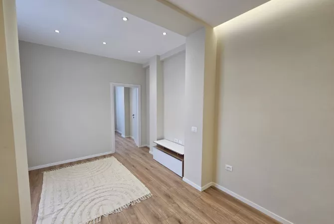 Shtepi ne shitje Apartament ne Tirane, 1+1, Mobilimi E mobiluar, Pagesa 122,000  Euro.