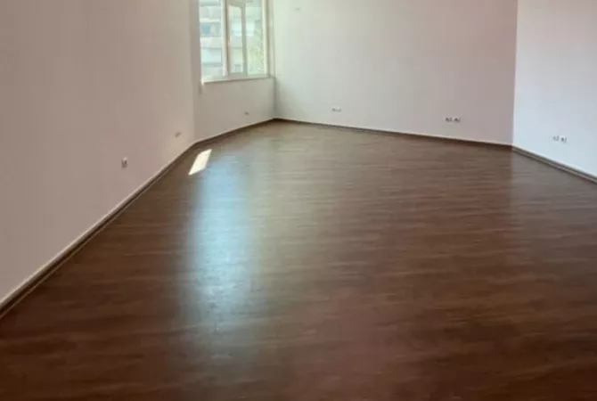 Ambient biznesi me qera 3+1 ne Tirane - 500 Euro