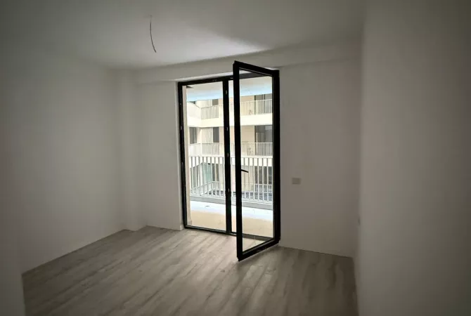 Ambient biznesi me qera 3+1 ne Tirane - 600 Euro