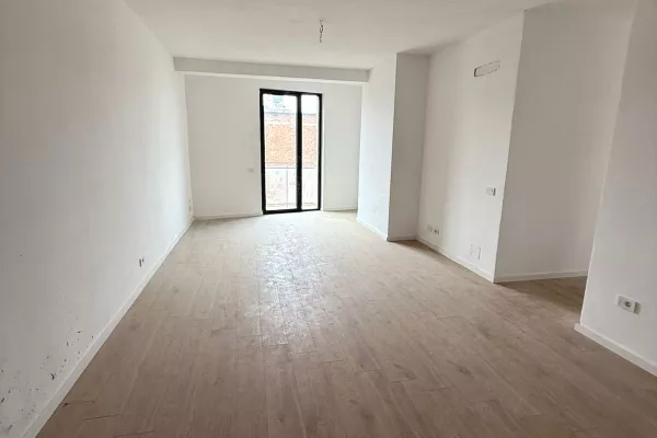 Ambient biznesi me qera 3+1 ne Tirane - 650 Euro