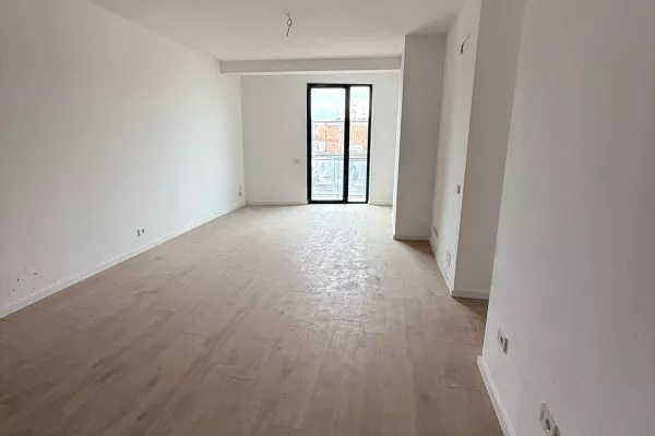 Ambient biznesi me qera 3+1 ne Tirane - 650 Euro