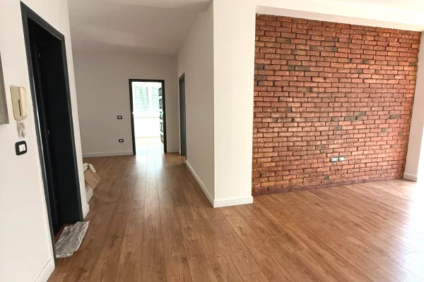 Business Property for Rent 3+1 in Tirana - 997 Euro