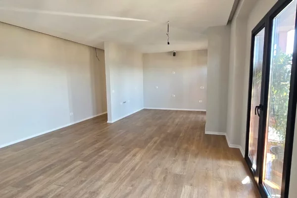 Business Property for Rent 3+1 in Tirana - 1,797 Euro