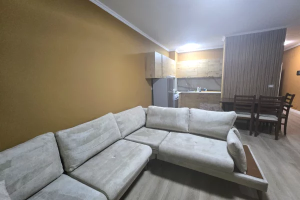Shtepi me qera 2+1 ne Tirane - 697 Euro