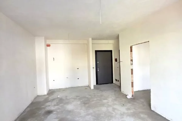 Shtepi ne shitje Apartament ne Tirane, 1+1, Mobilimi Bosh, pa mobiluar, Pagesa 102,997  Euro.