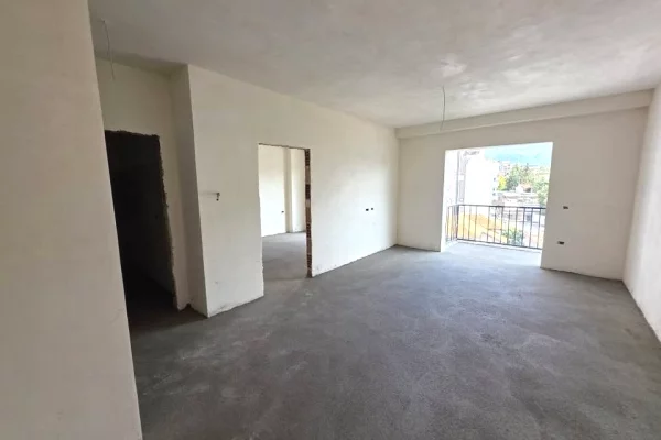 Shtepi ne shitje Apartament ne Tirane, 1+1, Mobilimi Bosh, pa mobiluar, Pagesa 102,997  Euro.