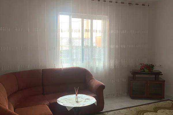Shtepi me qera 1+1 ne Tirane - 400 Euro