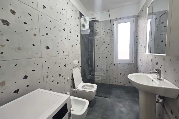 Shtepi me qera Apartament ne Tirane, 3+1, Mobilimi E mobiluar, Pagesa 697  Euro.