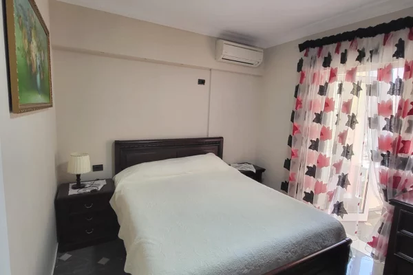 Shtepi me qera Apartament ne Tirane, 3+1, Mobilimi E mobiluar, Pagesa 700  Euro.
