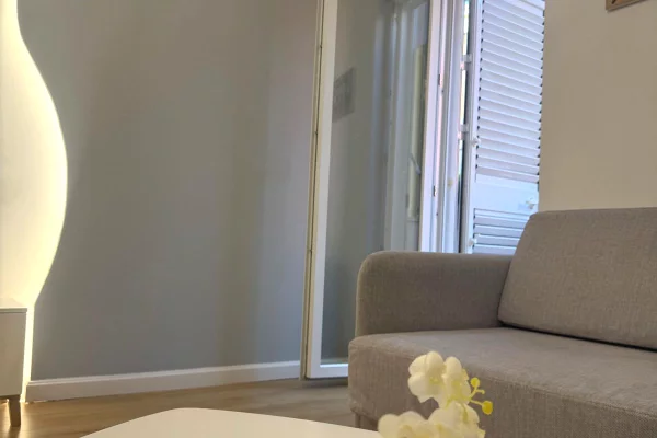 Shtepi ne shitje Apartament ne Tirane, 2+1, Mobilimi E mobiluar, Pagesa 149,997  Euro.